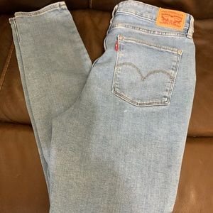 Women’s Levi Jeans